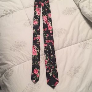 NWT Express Floral feminine career tie. Eccentric